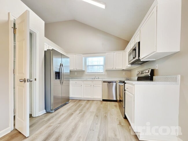 Photo - 431 Bridgeport Pl