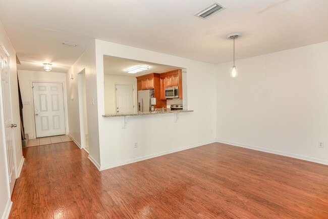 Photo - "Charming Kempsville Lake Townhome – Great Amenities & Location!"