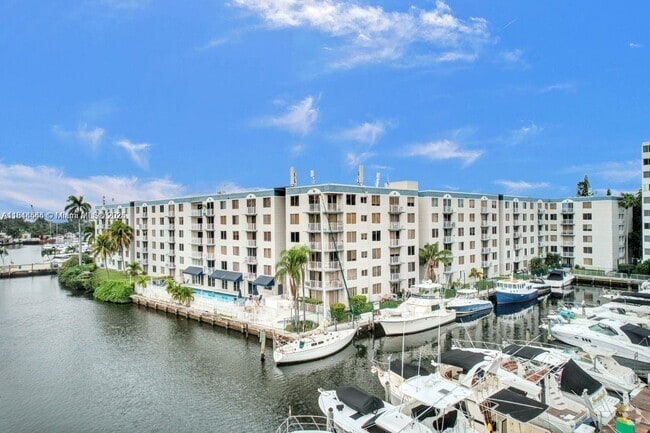 Building Photo - 1720 NW N River Dr Unit 103 Rental