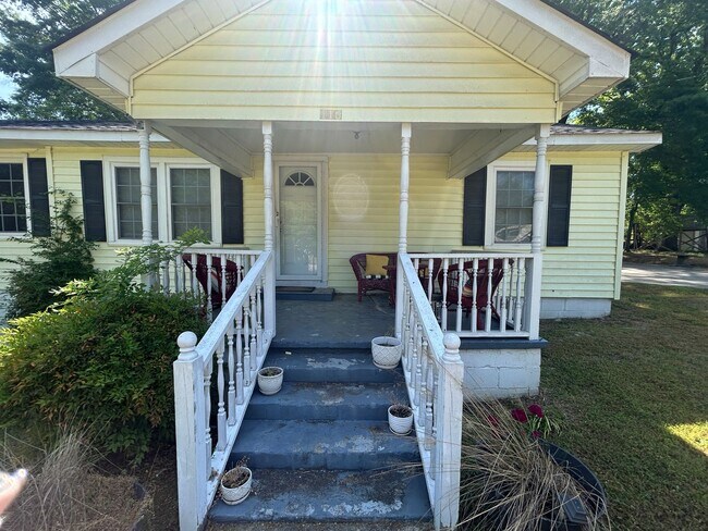 Photo - 110 Martin St