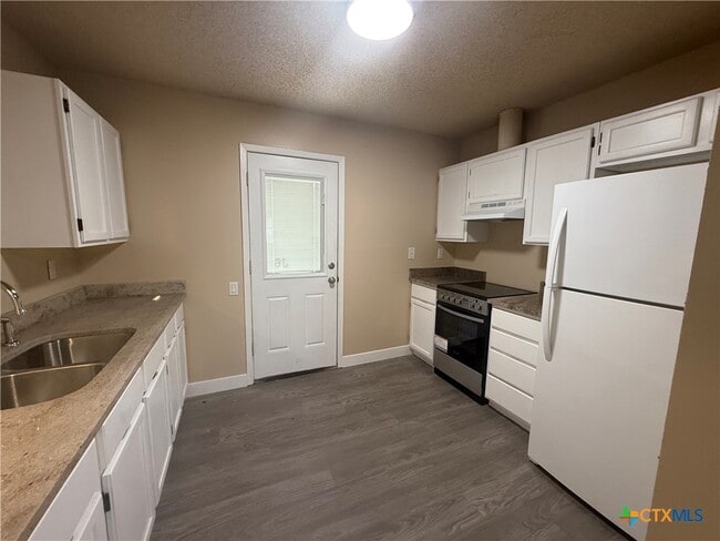 Building Photo - 301 Rockwood Dr Unit j-5 Rental