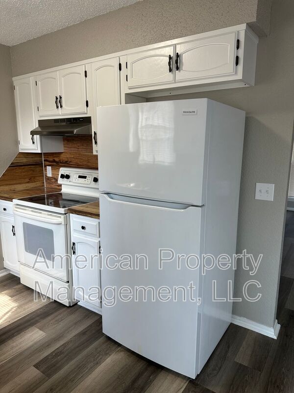 Photo - 1562 E 68th St