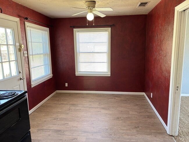 Photo - 303 N Western St