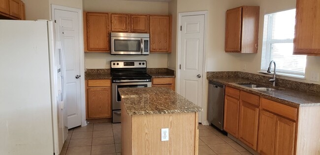 Photo - ~4/2.5~Curtis Ave~Groveland Lake Dot Landing~Big Corner Lots with lots a room!
