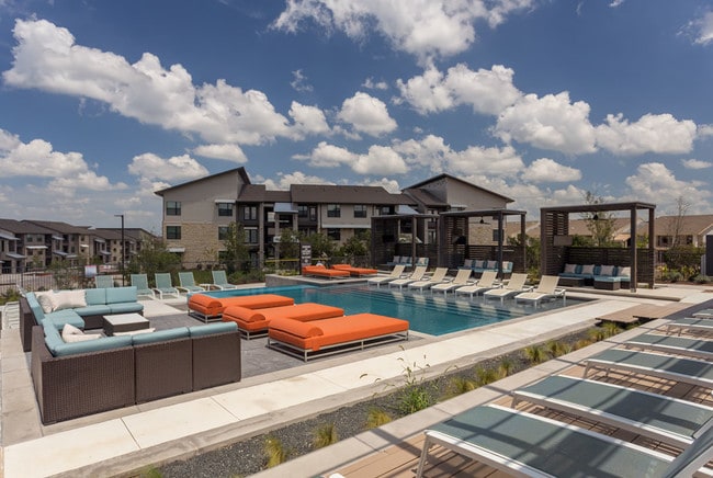 Perfect pool lounging - Pearl Lantana Apartments