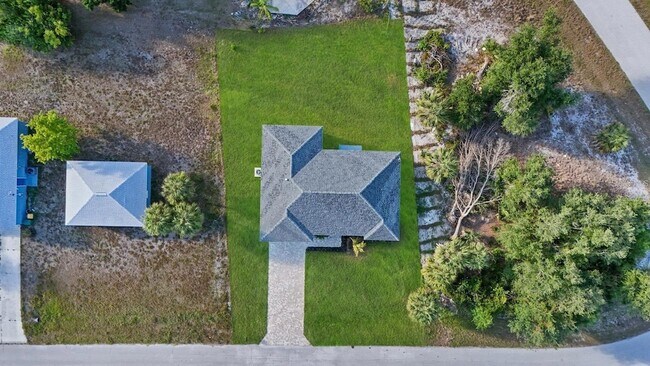 3471 Winona St