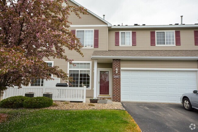 Building Photo - Beautiful Boulder Ridge townhome