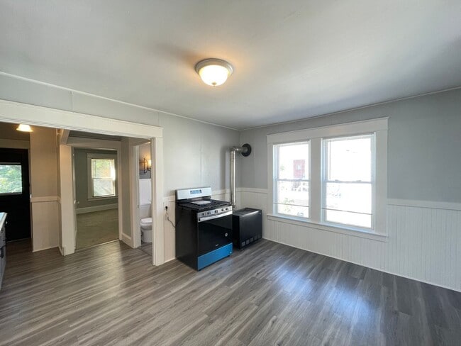 Photo - 398 Amory St Unit B