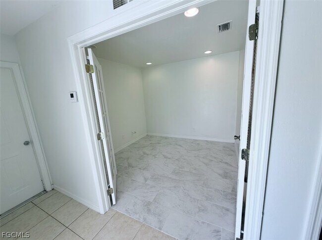 Photo - 541 Hancock Bridge Pkwy