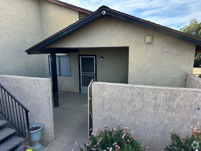 Building Photo - Conveniently located 2 bedroom, 2 bath!! Unit 102 Rental