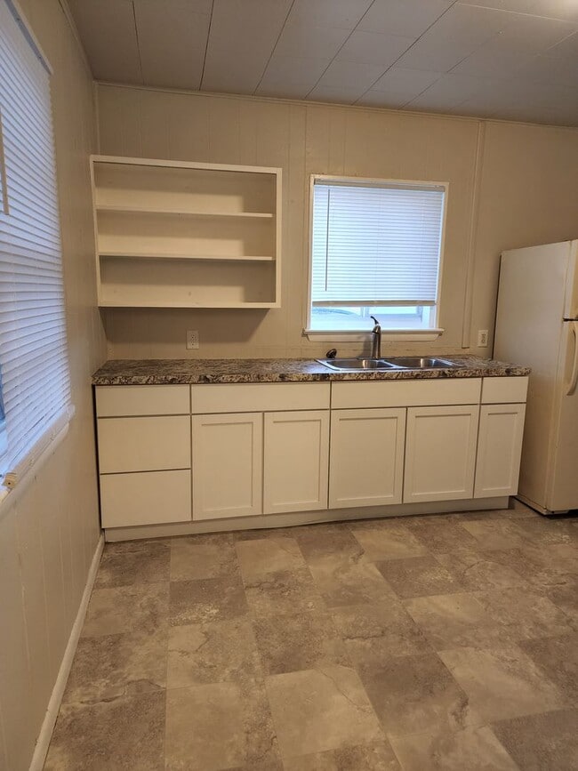 Photo - Ames Ct (KC-AM)