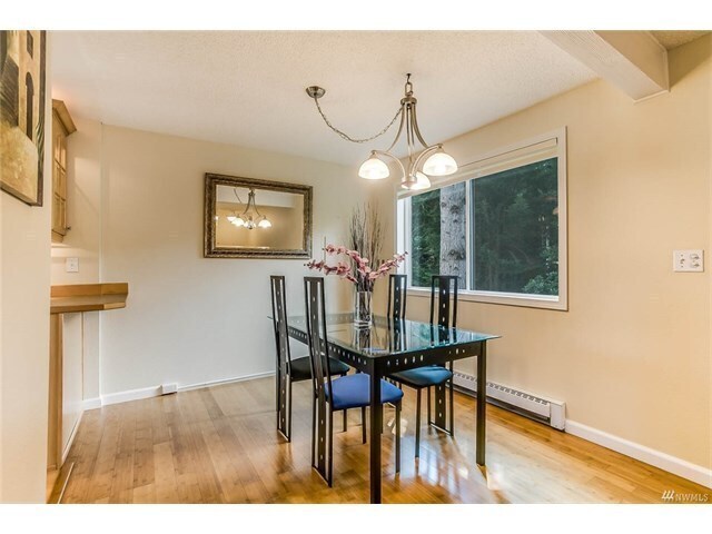 Photo - Beautiful 2 Bed 1.5 Bath in Sought After Woodridge, Bellevue.