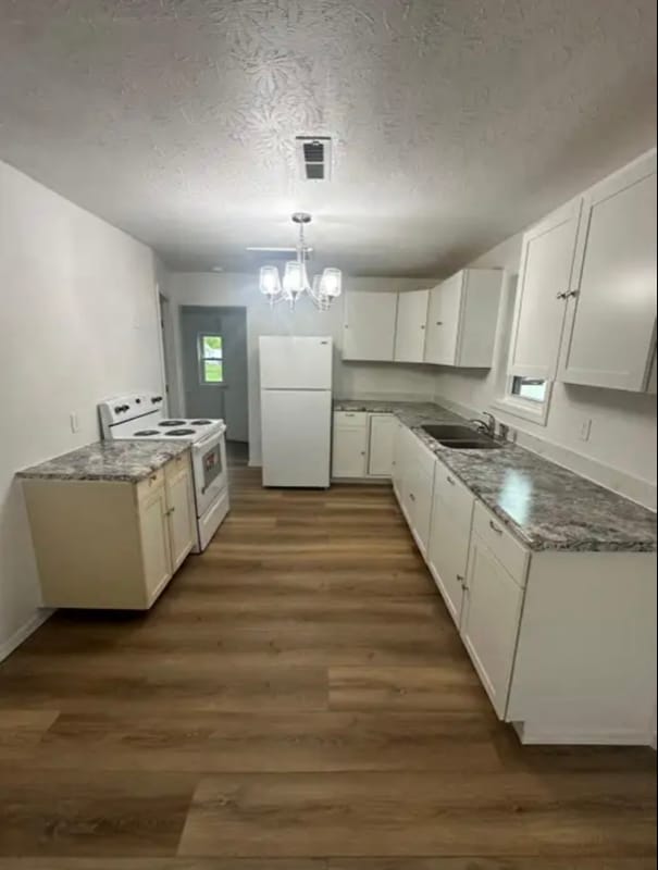 Photo - 16625 S Broadway St