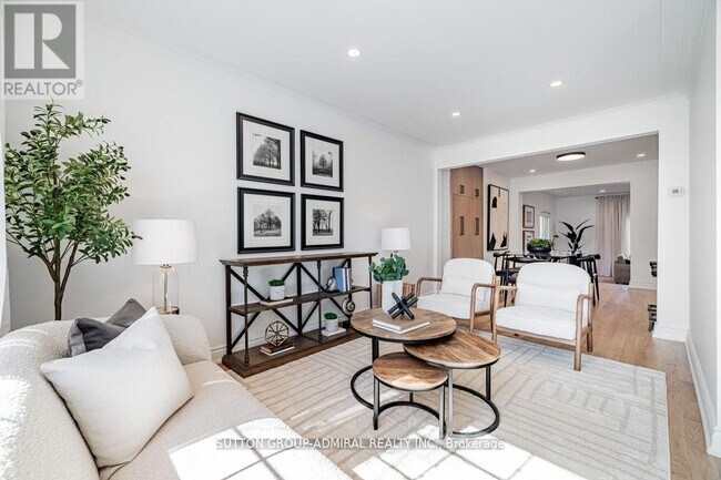 Photo - 248 Sandringham Dr.