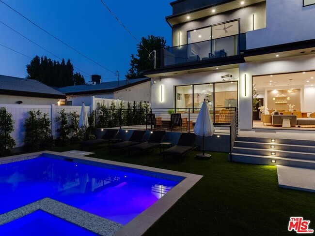 Photo - 5929 Hesperia Ave