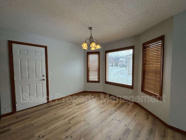 Photo - 829 Willen Ln