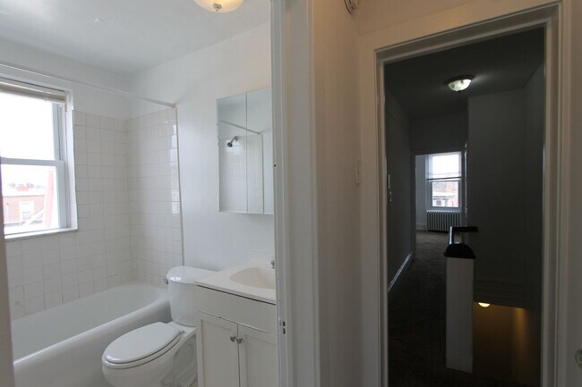 Photo - 7118 Germantown Ave Unit 3rd Fl