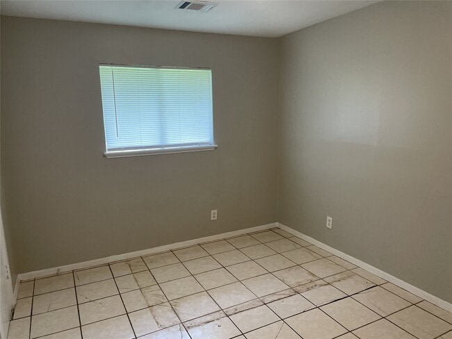 Photo - 8915 Reamer St