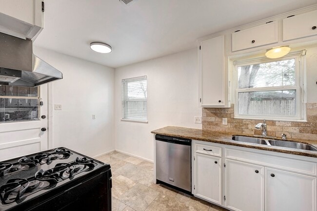 Photo - 4722 Carleen Rd