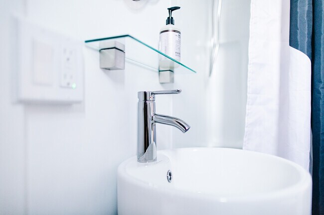Lakeview Studio | Furnished, Util. Inc.