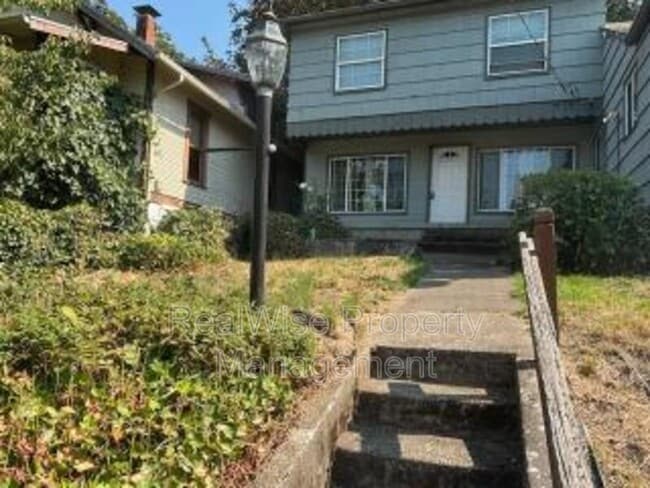 Building Photo - 1639 SE Main St Unit 1 Rental