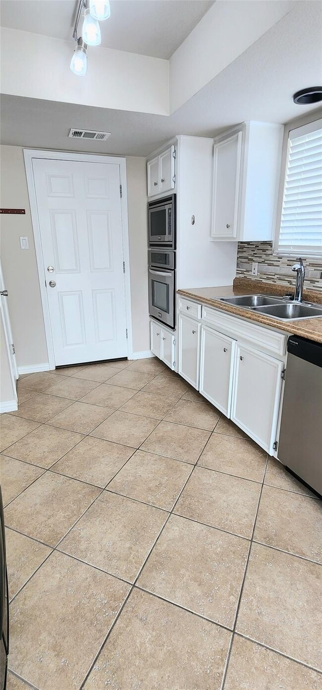 Photo - 1701 Brokenshoe Dr