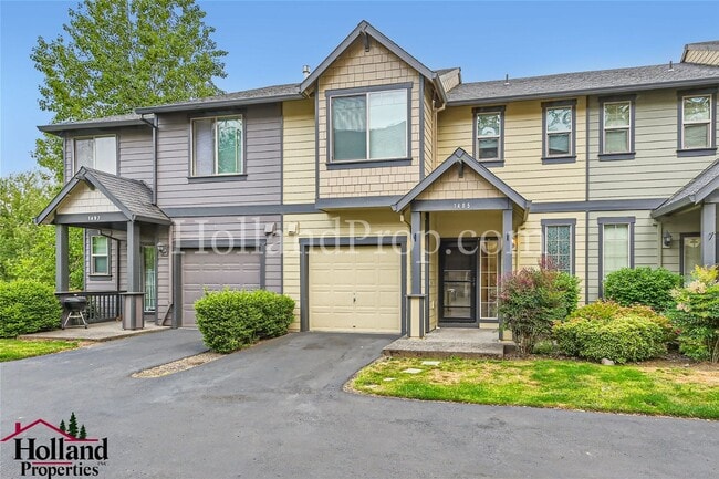 Photo - Spacious Townhome with A/C, Gas Fireplace & Water/Sewer Included!