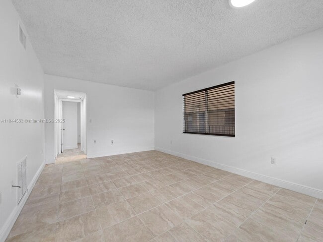 Building Photo - 15391 S Dixie Hwy Unit 59 Rental