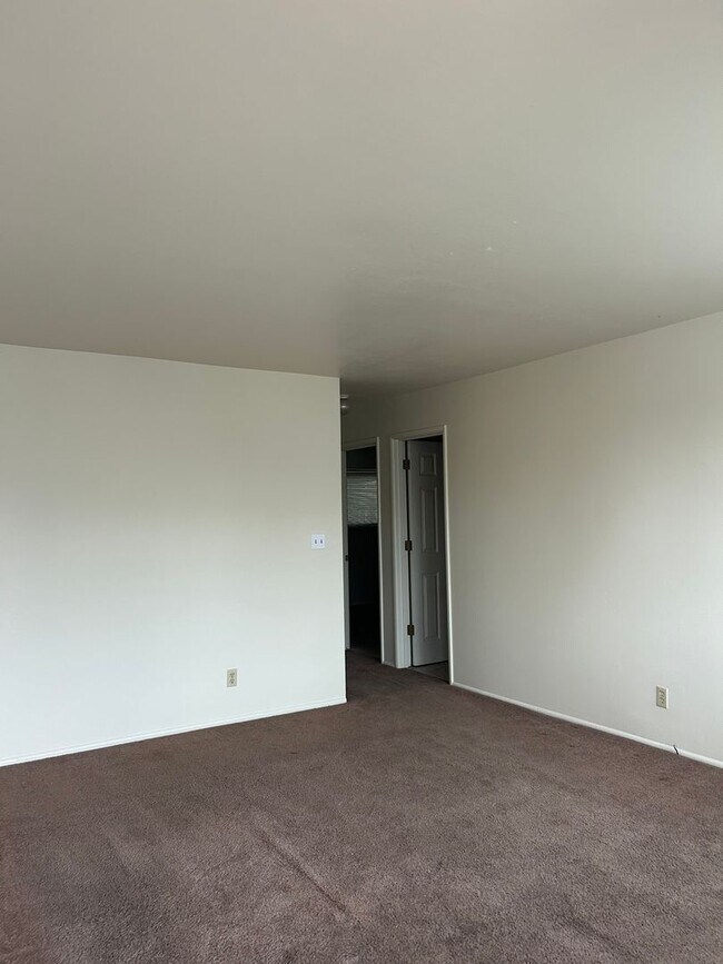 Photo - (964) 1 Bedroom / 1 Bathroom - Under New Management! Unit 03