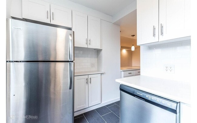 Photo - 35-50 85th St