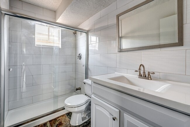 Photo - 4321 Hazard St Unidad 9