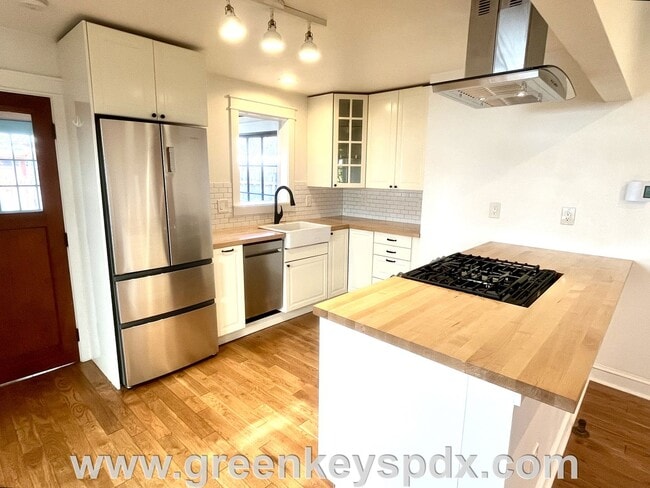 Photo - Sleek and modern 1-bedroom house in Arbor Lodge with spacious garage or workshop!
