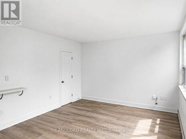 Photo - 140 Springhurst Ave Unit 31