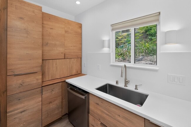 Photo - 1216 Lagan Ave