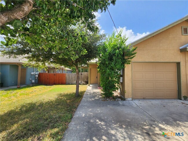 Building Photo - 228 Anne Louise Dr Rental