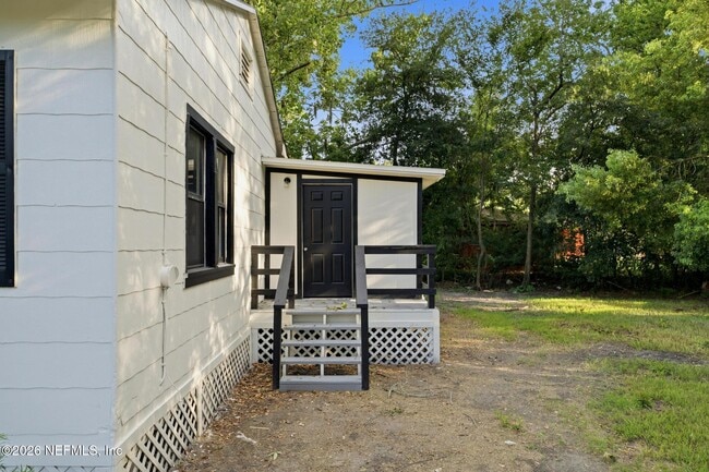 Photo - 920 George Cir