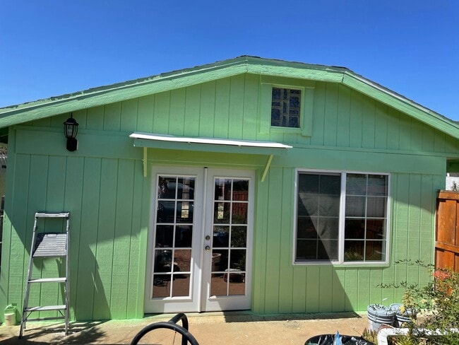 Cute, private, pet friendly 1 BD/ 1 bath h... - Cute, private, pet friendly 1 BD/ 1 bath h... House