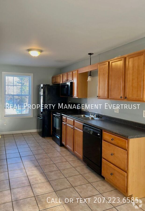 Building Photo - Spacious 2bedroom 1 bathroom available for... Unit 1 Rental