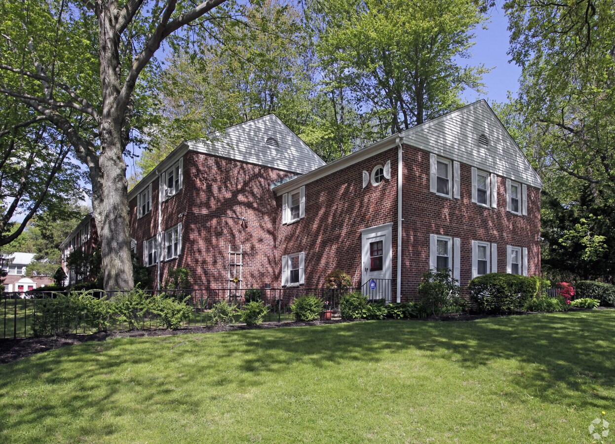 Photo - Willowmere Court Apartments