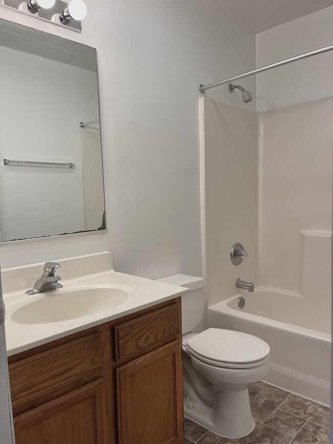 Fox Pointe Apartments For Rent in Aurora, IL