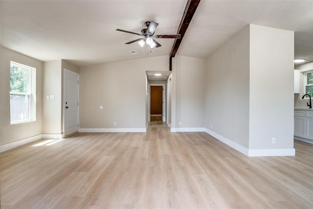 Photo - 2406 White Oak Trail