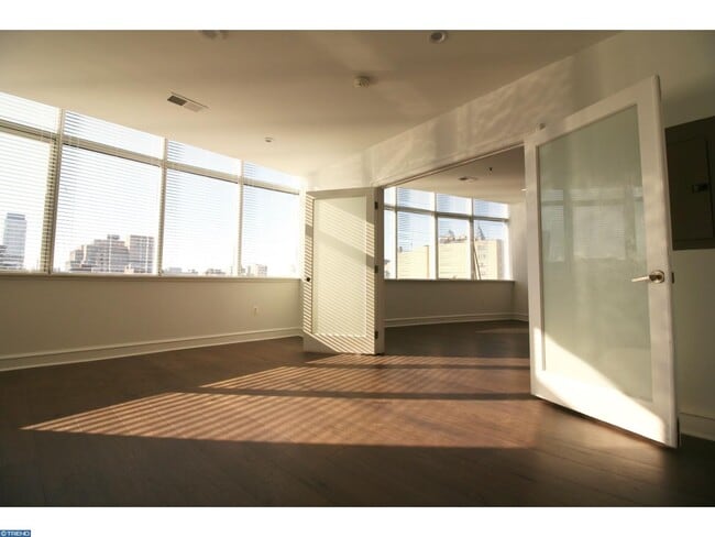 Building Photo - 201 N 8th St Unit 703