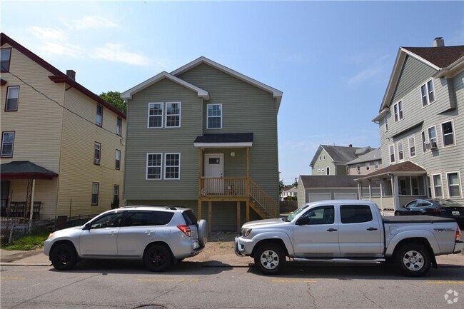 Building Photo - 206-208 Cottage St Unit 206 Rental