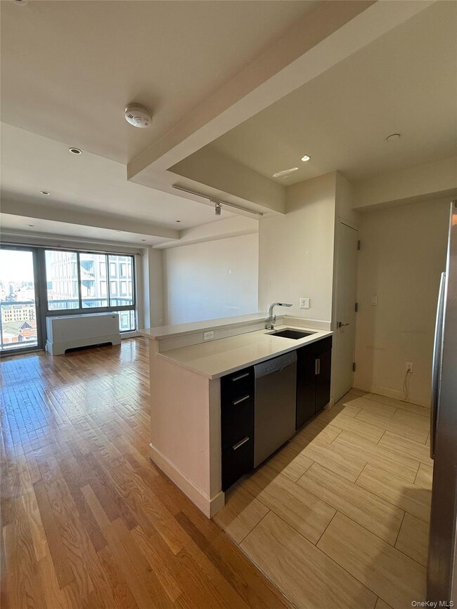 Building Photo - 42-35 Main St Unit 11E