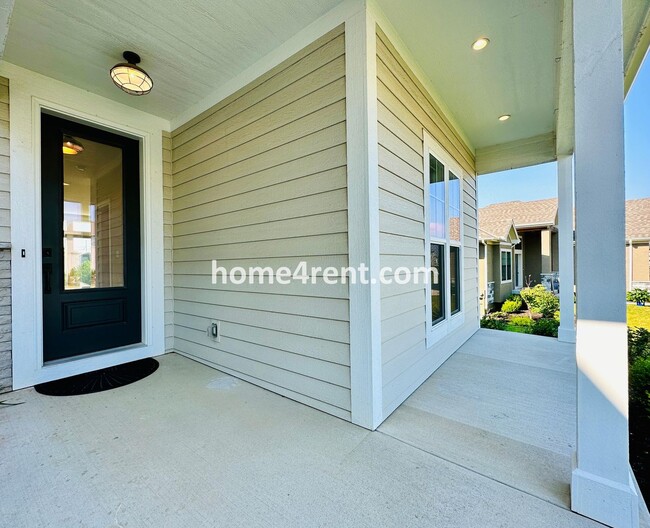 Photo - Exceptional Olathe Home in the Cedar Creek Subdivision w/ Wood Floors and a Finished Basment!