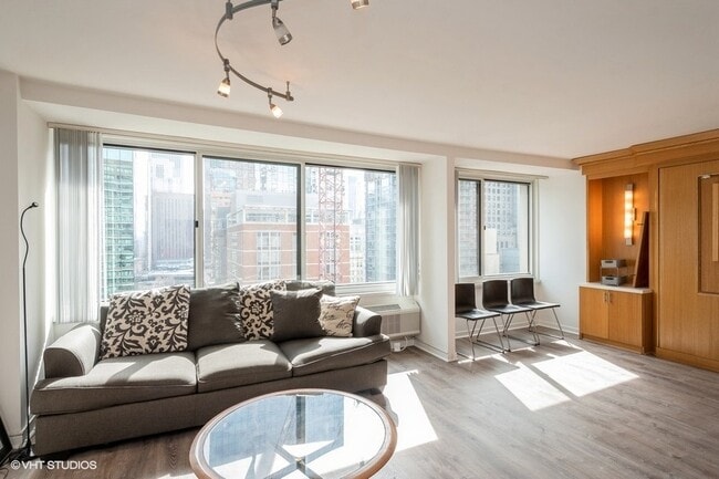 Photo - 211 E Ohio St Unit 2012