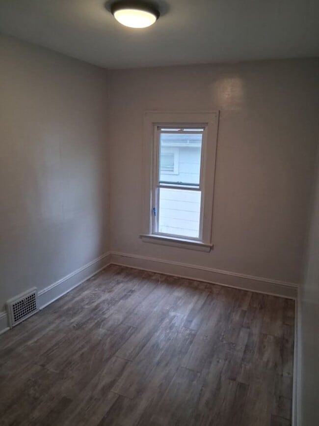 Photo - 4008 Ardmore Ave Unit 4- - UP Right/West