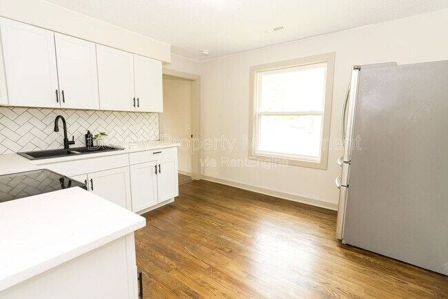 Photo - 804 Grandview Ave