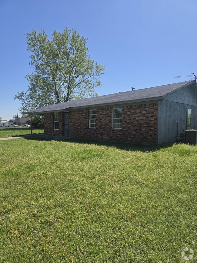Building Photo - 2700 Auburn Dr Rental