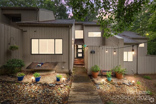 Building Photo - 222 Riverview Terrace Rental